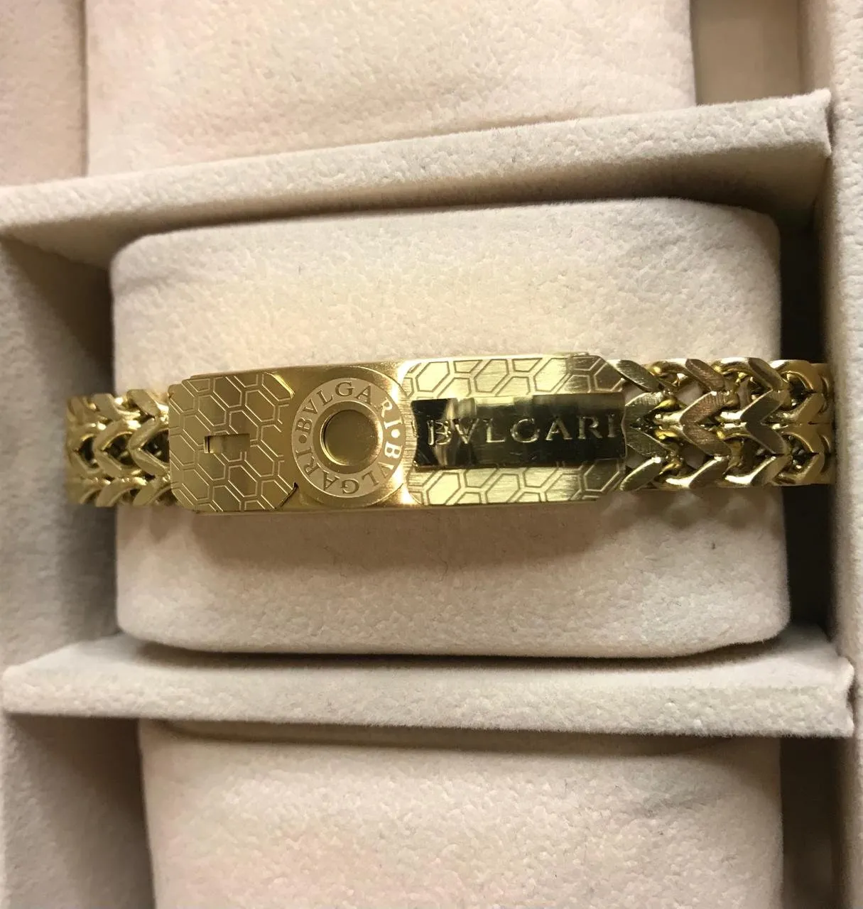 Charming Design Premium-grade Quality Golden Color Bvlgari Bracelet For Men - The Nucleus Clothing